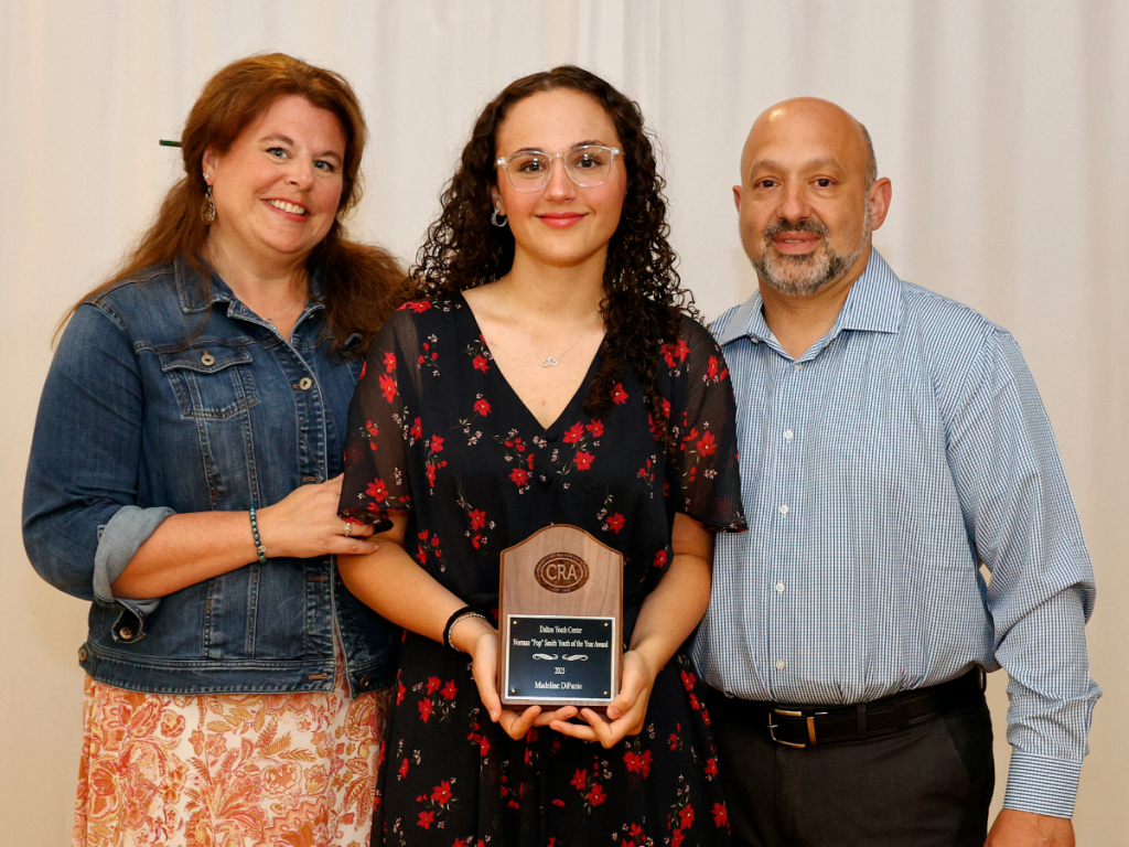 2025_GIBAUCTION_YOUTHOFTHEYEAR_MADDIEDIFAZIO_FAMILY